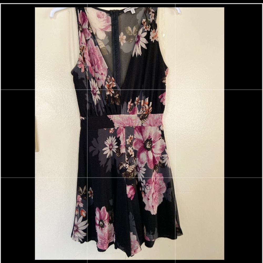 Charlotte Russe Romper / Flowers 🌸 New !